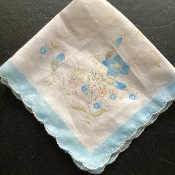 Ladies Vintage Handkerchief -11-1/2” - White with floral design. Signed “Russel” - Picture 5 of 5